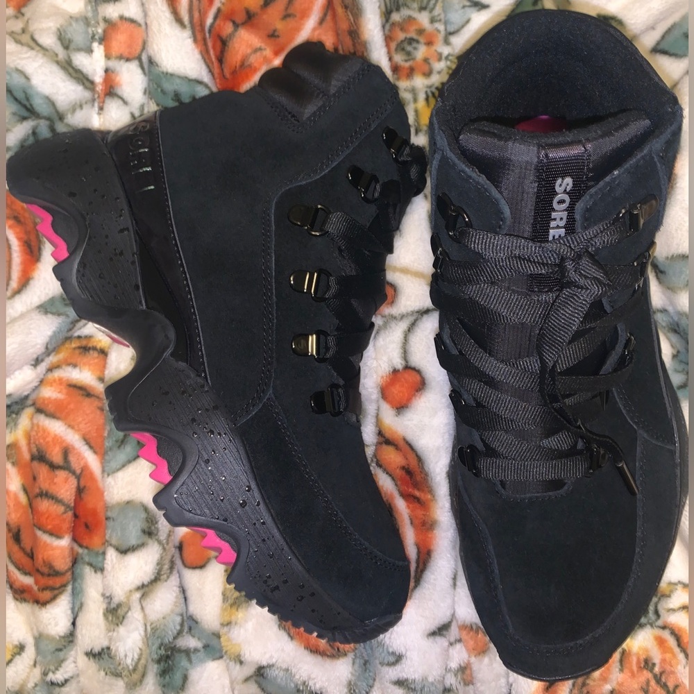 *SOREL KINETIC CONQUEST AURORA SHOES